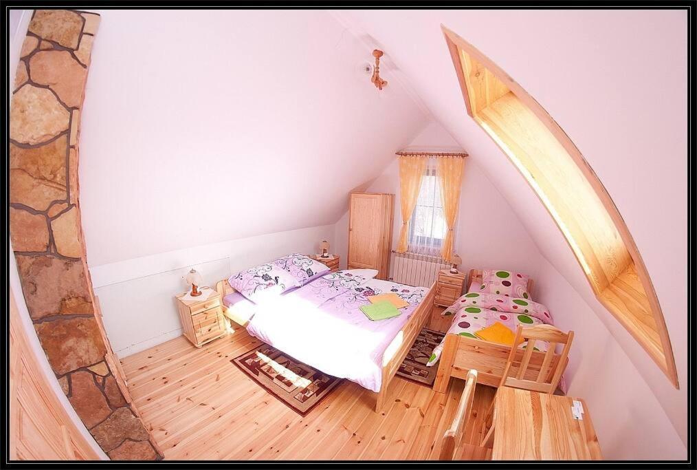 Swiety Spokoj Palesnica Buitenkant foto